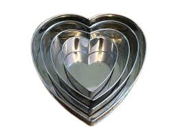 HEART SHAPED BAKING TIN